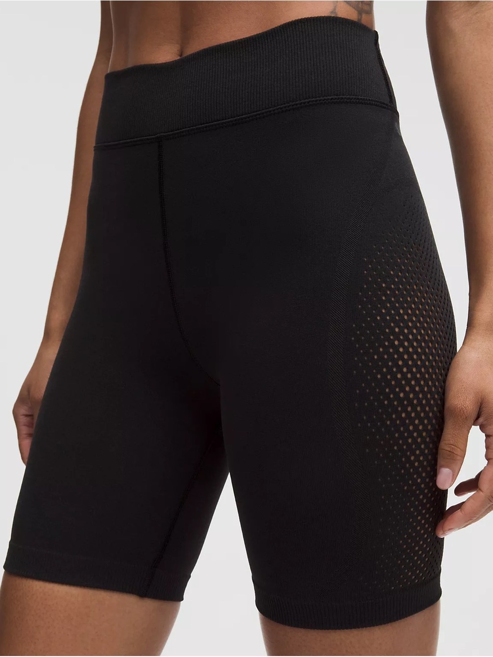 Lululemon RevealKnit High-Rise Short 8"
SLNSH Collection Size 10